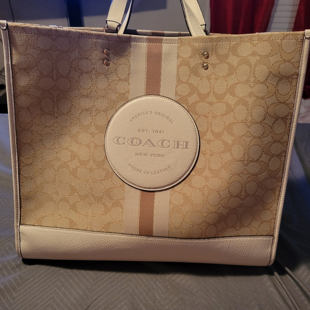 Like new coach purse and wallet